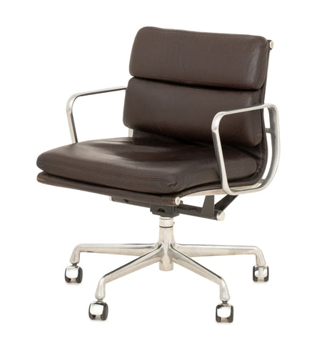 Charles and Ray Eames Soft Pad Management Chair