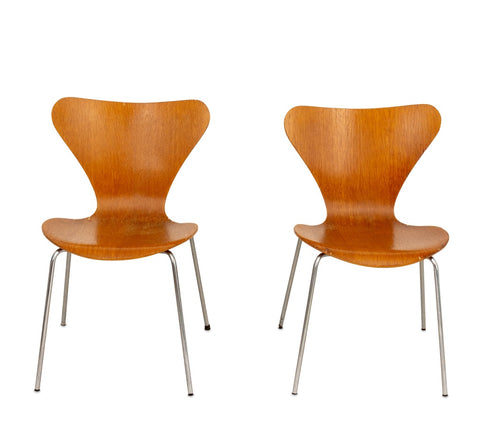 Arne Jacobsen x Fritz Hansen Series 7 Chairs, Pair