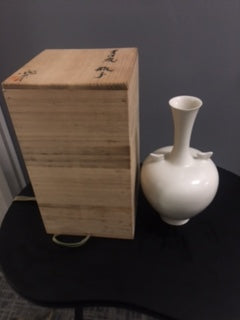 781 Japanese Mashiko-ware White Porcelain Glaze Vase